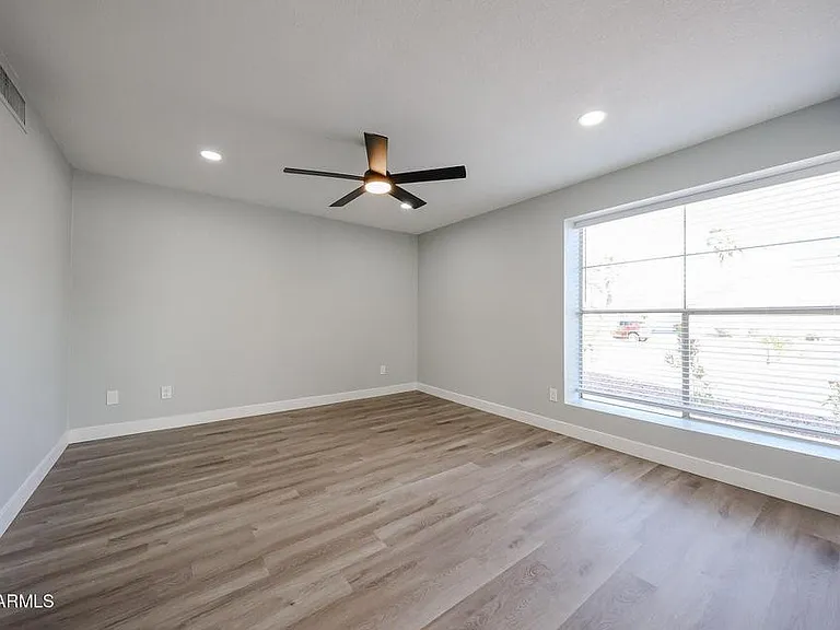 3951 E Waltann Ln — Photo 28