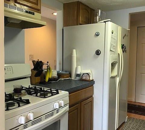 3rd image of 77 Brookwood Dr APT B