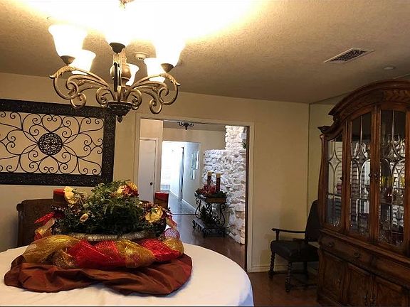3rd image of 6321 Wallingford Dr