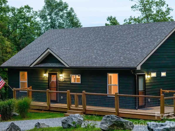 143 Eagles Ave, Lake Lure, NC 28746