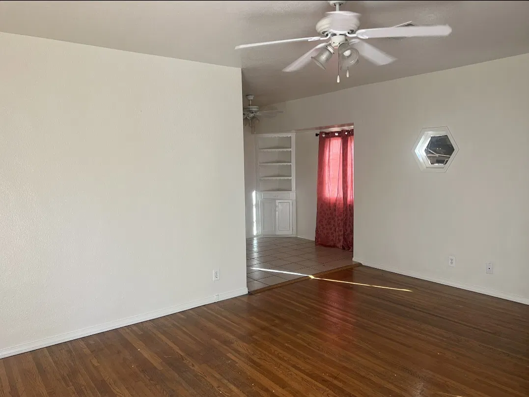 3 bed, 1070 sqft, $2,600 — Photo 2