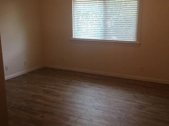 3rd image of 13549 Railroad Ave