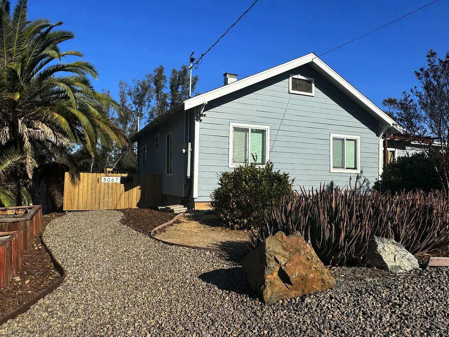 2 bed, 750 sqft, $2,800 — Photo 1