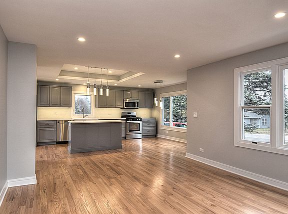 3rd image of 23W458 Woodworth Pl