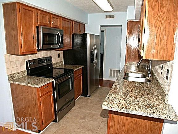 5th image of 305 Glenleaf Dr