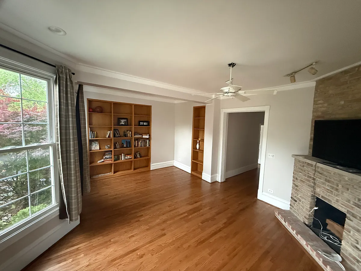 Building Photo - 2111 W Wilson Ave #1