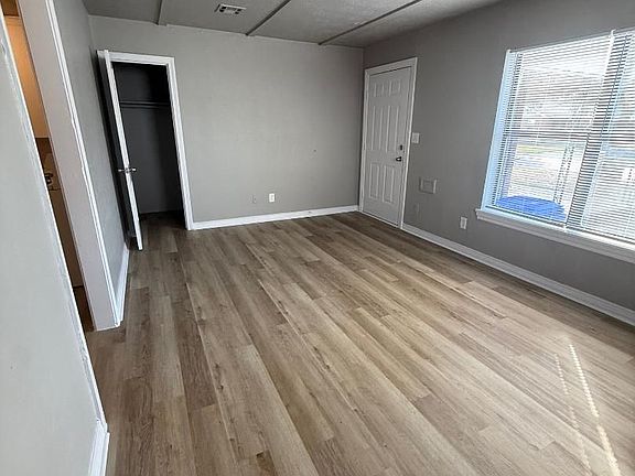 2nd image of 1013 Arkansas St