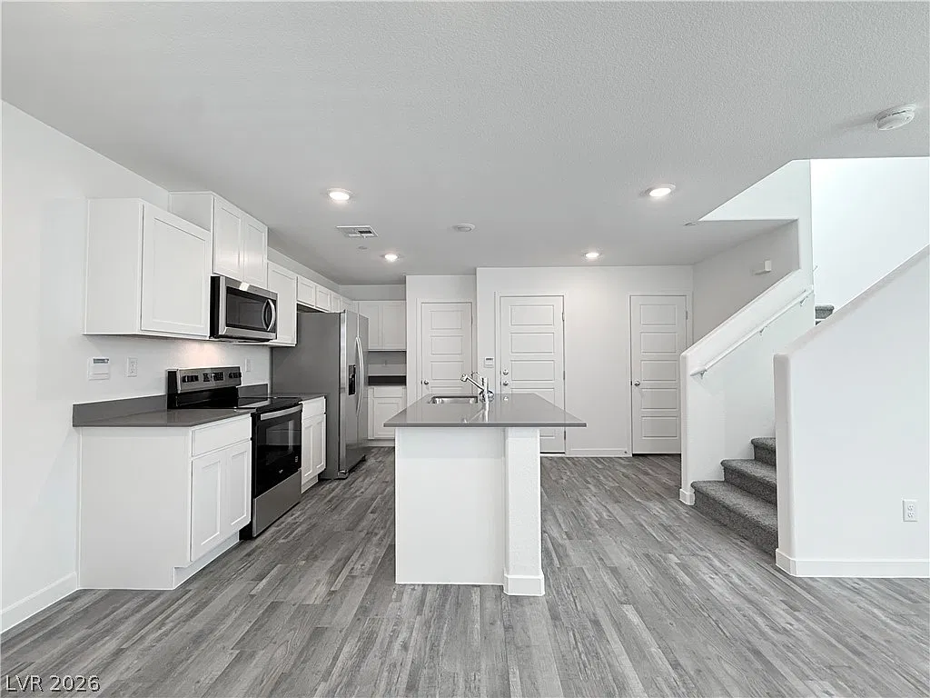 3 bed, 2.5 bath, 1410 sqft, $1,950 — Photo 4