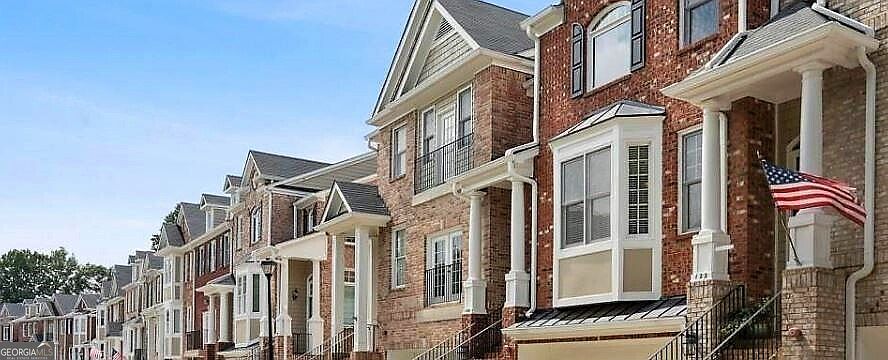 1st image of 214 McLaren Gates Dr #214