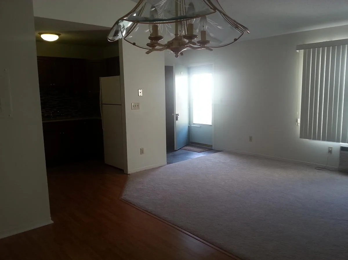 2 bed, 853 sqft, $1,900 — Photo 2