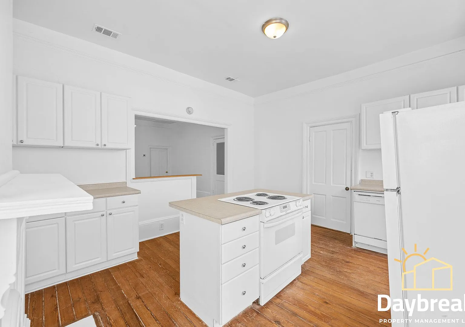 Charming 2 Bedroom, 1 Bathroom Unit - Upstairs - Prime Forsyth Park Location! — Photo 1