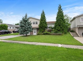 9112 W 89th St, Hickory Hills, IL 60457