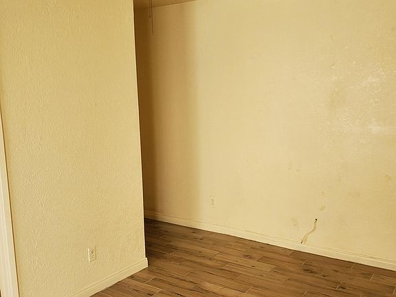 5th image of 139 W Manchester Blvd #3