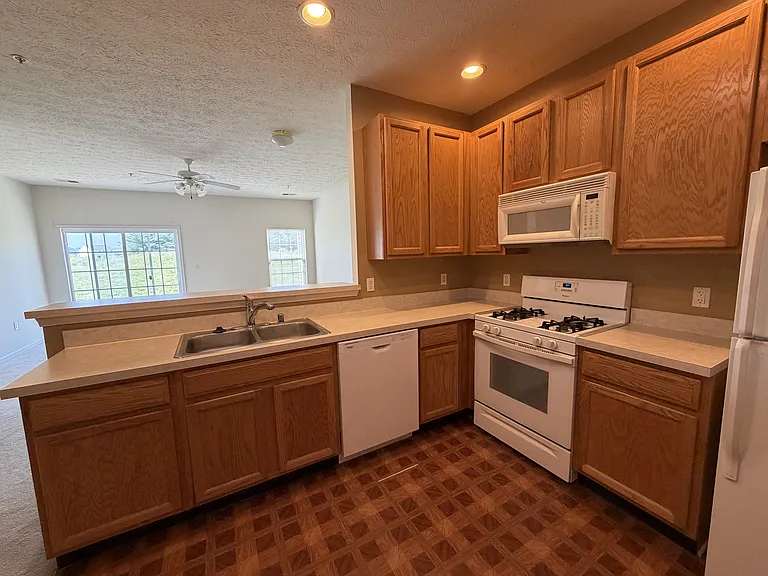 9008 Executive Club Dr — Photo 10