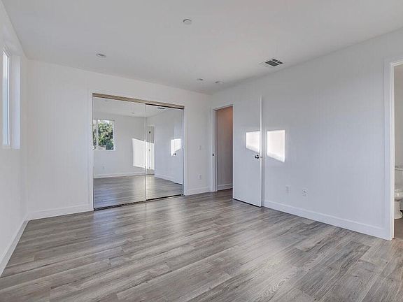 3rd image of 5056 N Maywood Ave