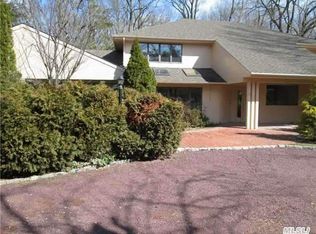 18 Grassfield Rd, Great Neck, NY 11024