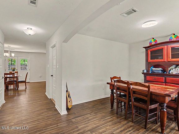 4th image of 18520 Devin Ct