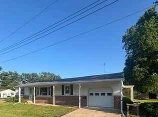 112 E Market St, Yates City, IL 61572