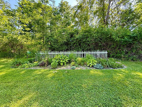 5th image of 50 Green Meadow Ln