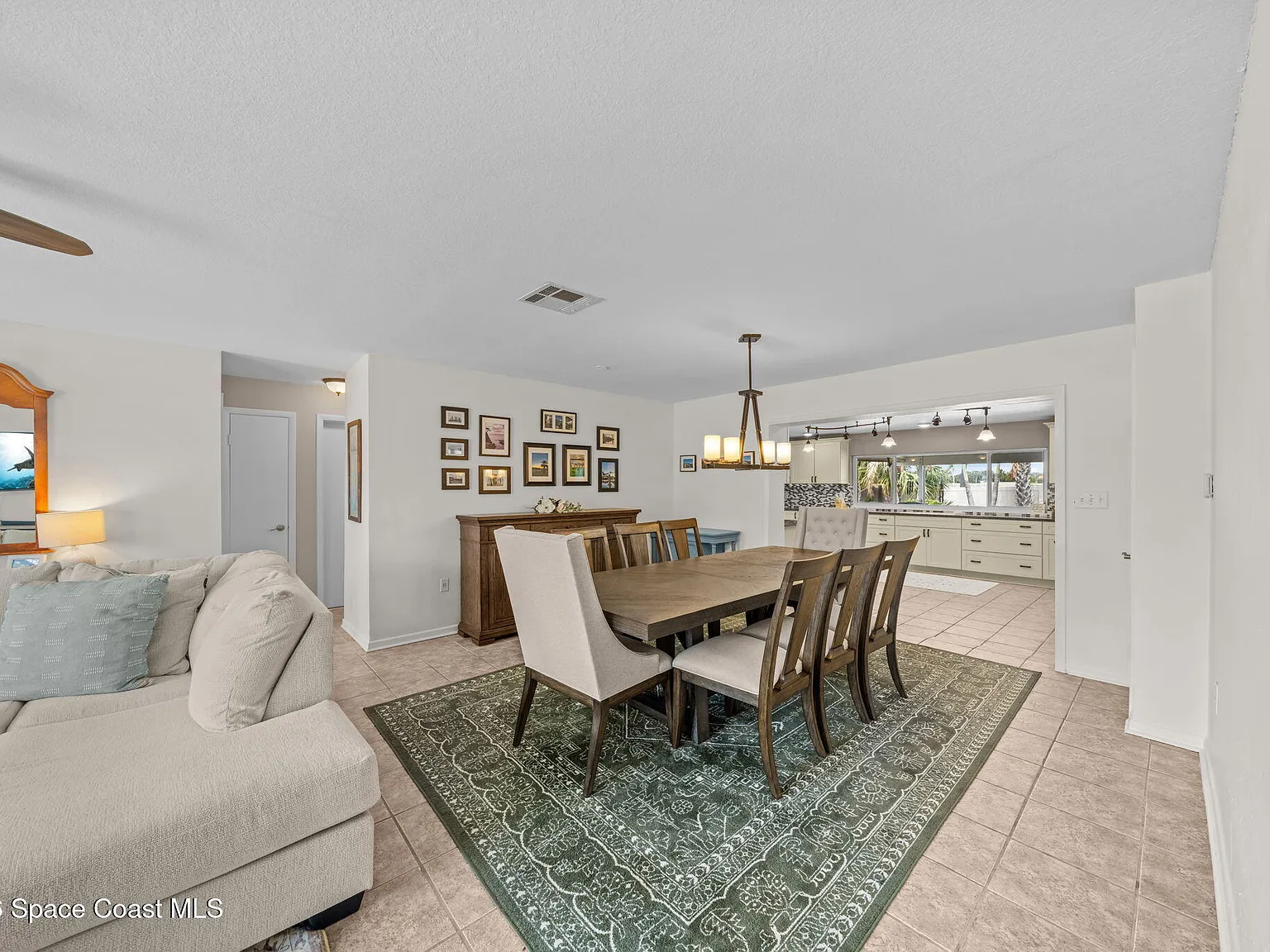 4 bed, 3.0 bath, 2160 sqft, $4,500 — Photo 4