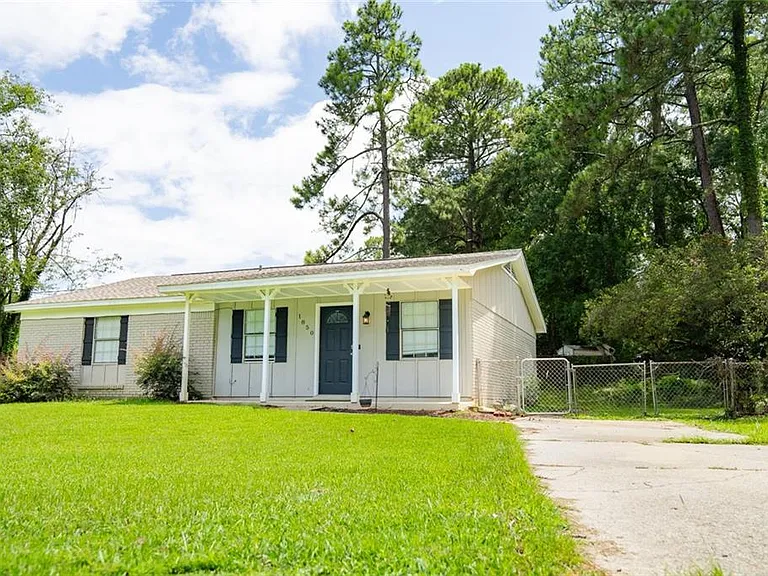1850 Panorama Blvd W — Photo 2