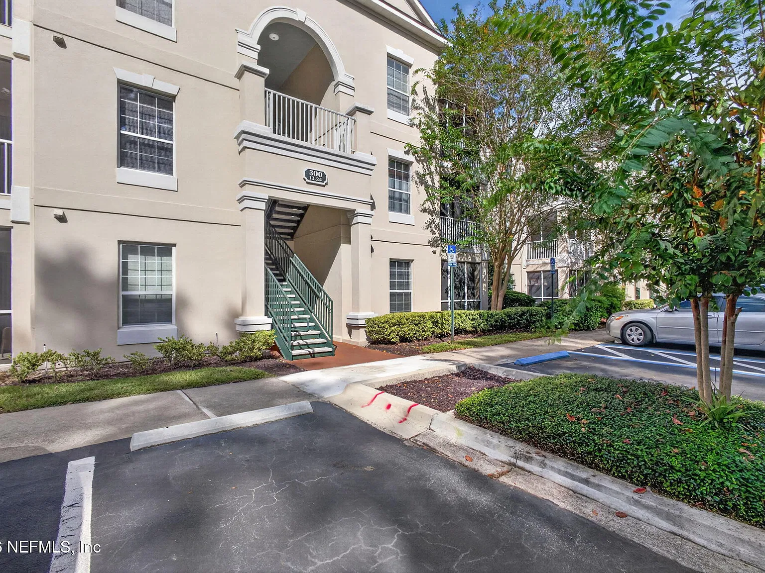 2 bed, 2.0 bath, 1099 sqft, $1,500 — Photo 2