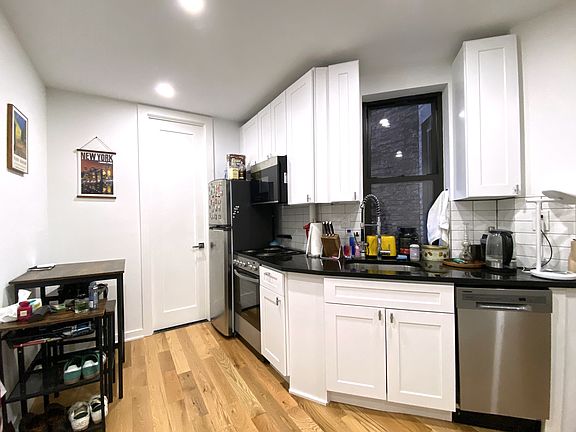 3rd image of 256 W 15th St #3RE