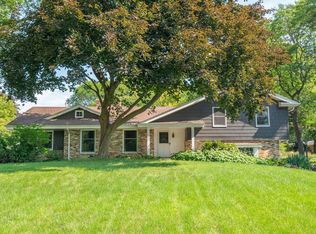 13250 Wrayburn Rd, Elm Grove, WI 53122