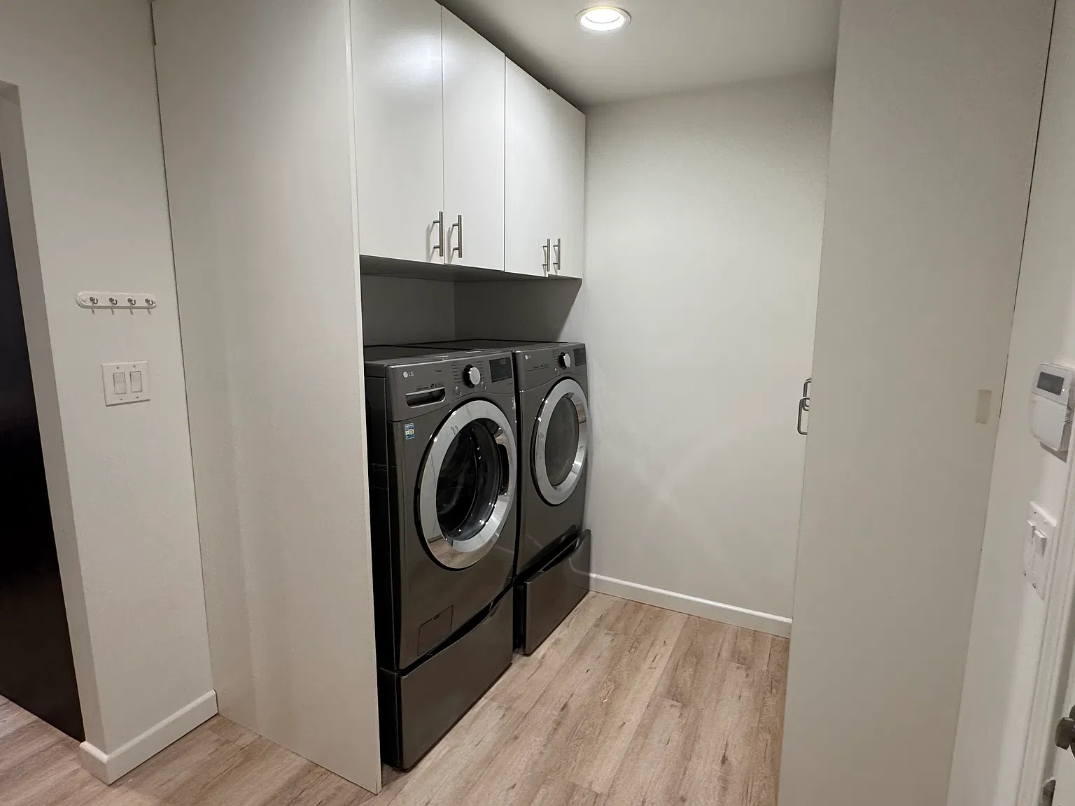 2 bed, 980 sqft, $3,200 — Photo 4