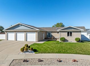 1825 14th Ave W, Williston, ND 58801