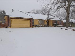 9507 Olmstead Rd, Kansas City, MO 64134