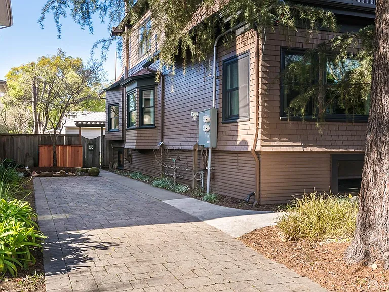 857 Laurel St — Photo 3
