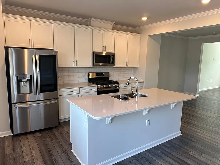 627 Gimari Dr — Photo 2
