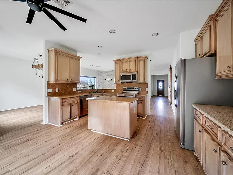 15575 Kitty Hawk Dr — Photo 9
