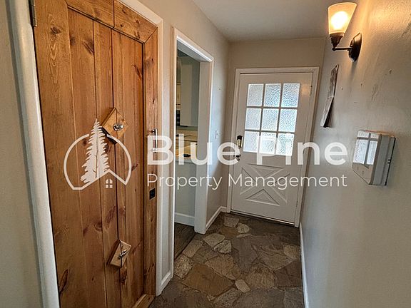 3rd image of 1058 Mojave St