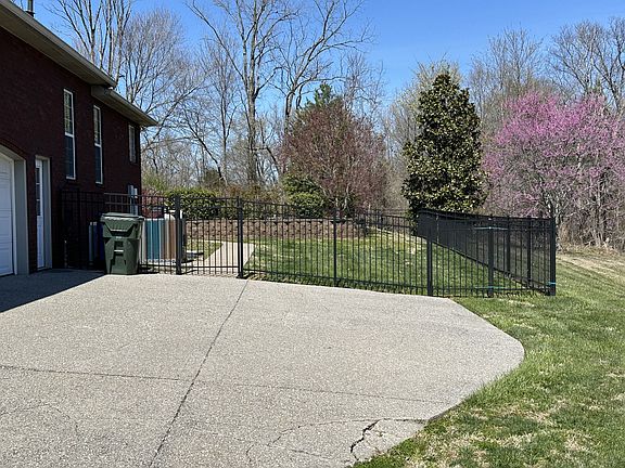 2nd image of 207 Thoroughbred Way