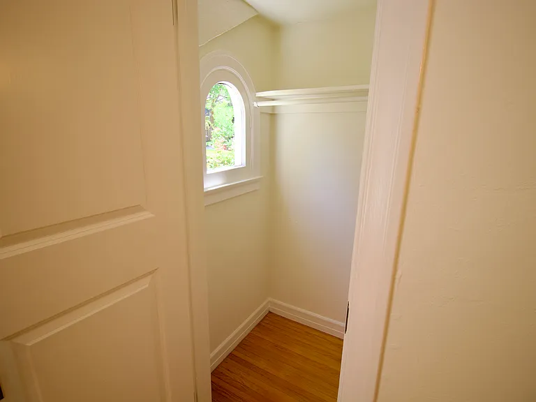 212 Gilbert Ave — Photo 7