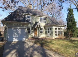 2416 SW Sunset Ct, Topeka, KS 66604