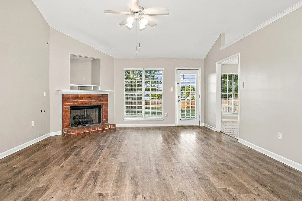 3 bed, 2.0 bath, 1566 sqft, $1,925 — Photo 4