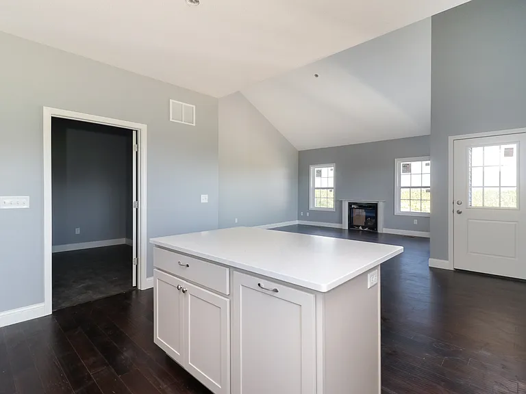 760 Kristin Dr — Photo 10