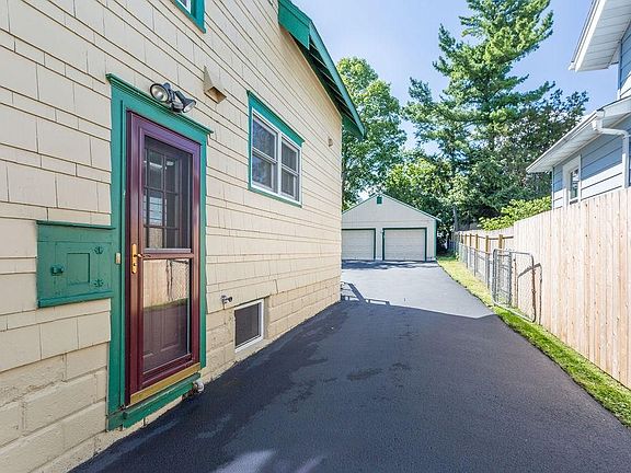 2nd image of 364 Woodbine Ave