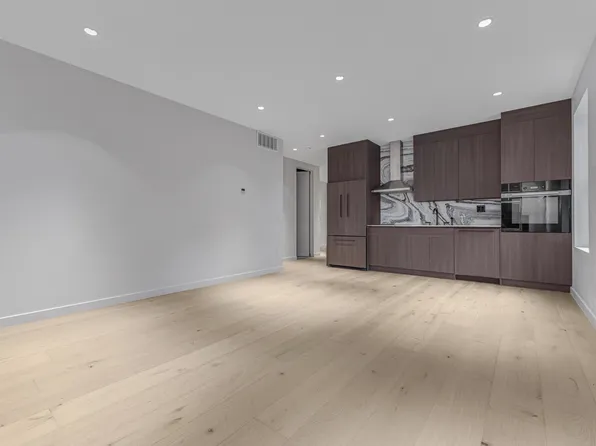 453 Hudson Street image 5 of 17