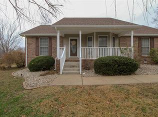 807 Hunters Crossing Ln, Springfield, TN 37172