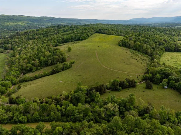 34 Mule Ln, Pikeville, TN 37367