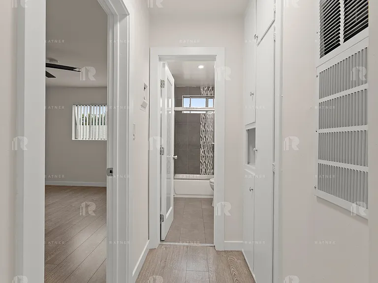 (AR/GA/YO:B) 7259 Willoughby Avenue — Photo 11