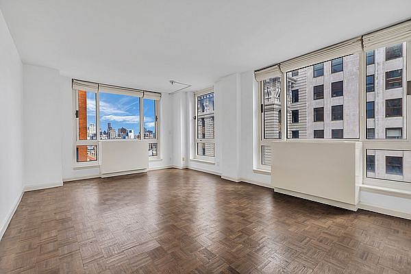1st image of 1 Irving Pl APT V20a