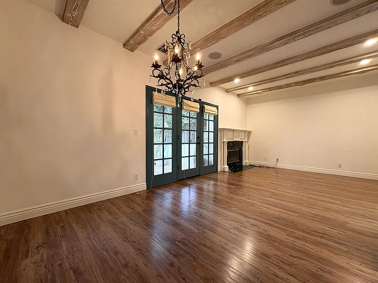 712 Elizabeth Ln — Photo 12