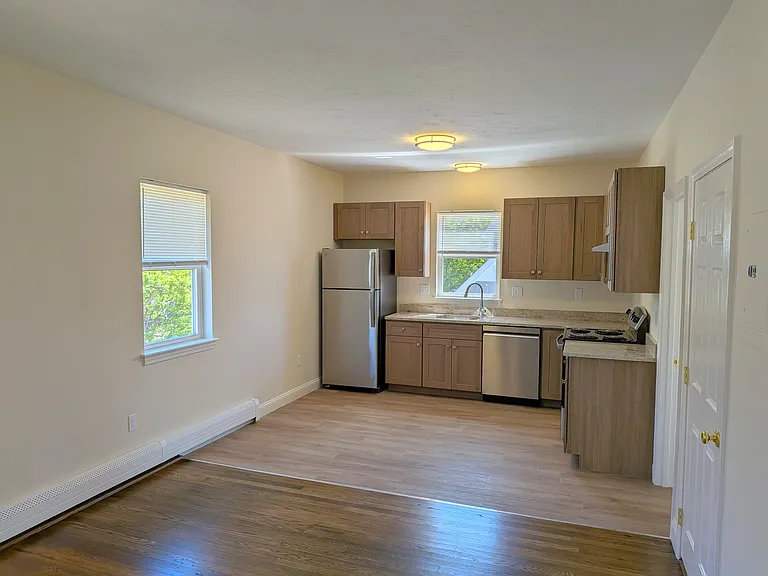146 Pine St #4 — Photo 4