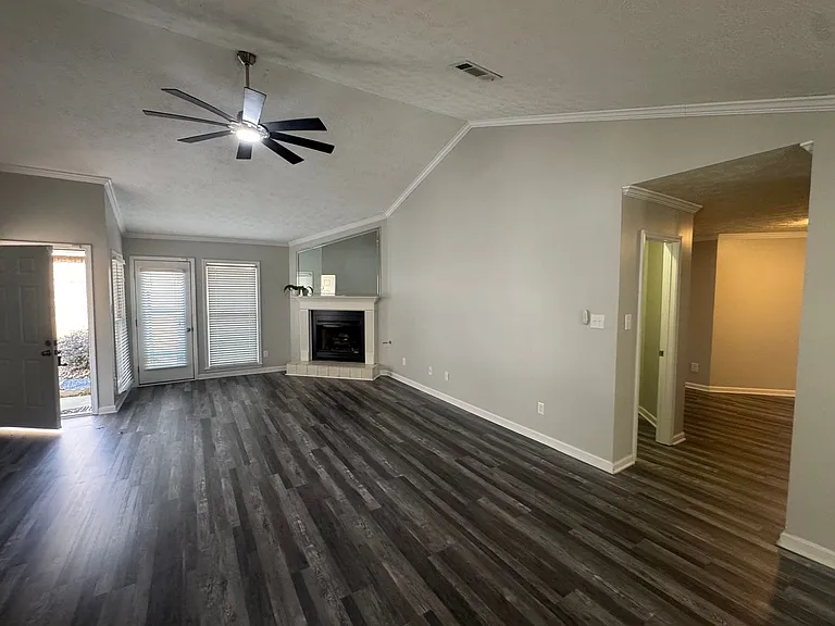 137 Hillabee Ct — Photo 4