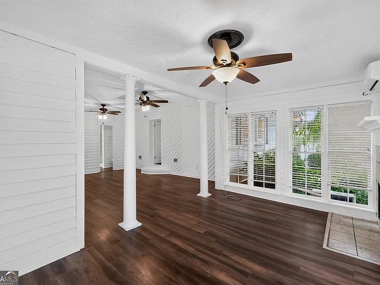 1455 Courtney Ln — Photo 11